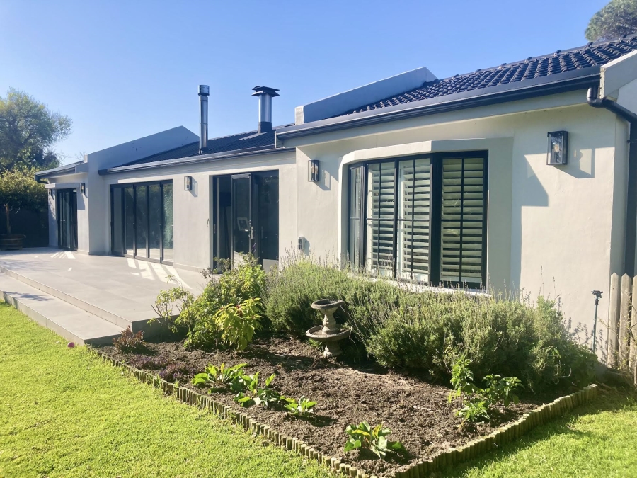 To Let 4 Bedroom Property for Rent in Constantia Western Cape